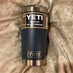 NWT Navy Yeti Rambler 20oz Tumbler